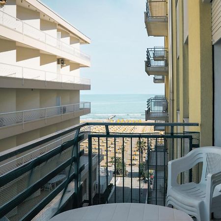 Blu Kobler - Ampio Appartamento Fronte Mare 利多迪迪耶索洛 外观 照片